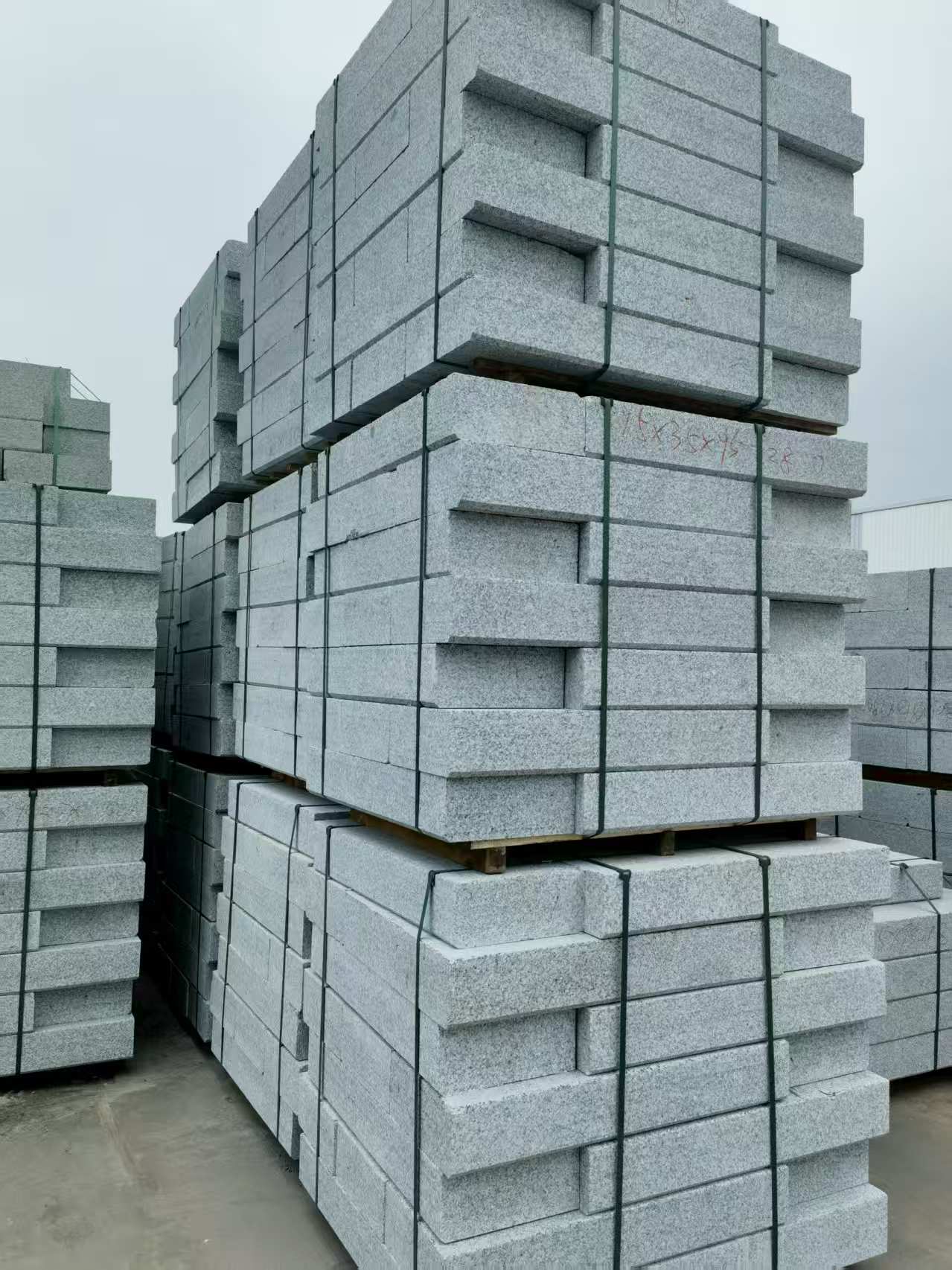 河南 路沿石，板板正正的路沿石