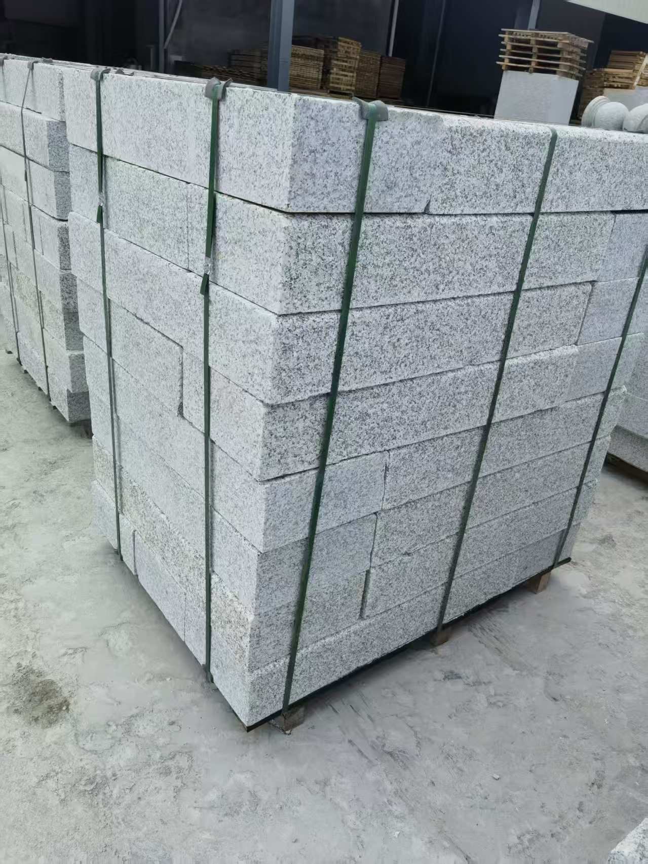 河南 芙蓉白火烧两面路沿石