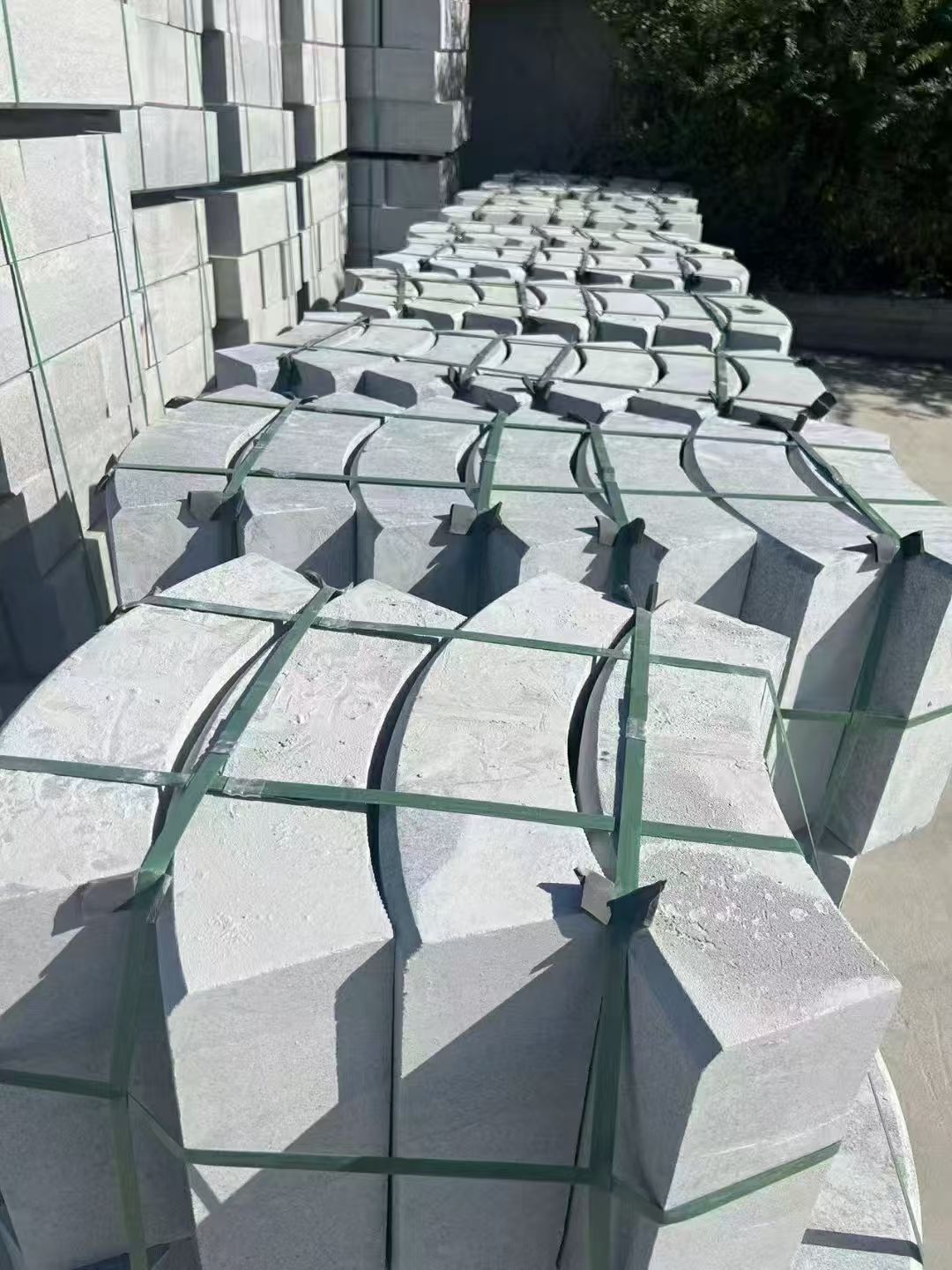 河南 芝麻灰弧形路沿石