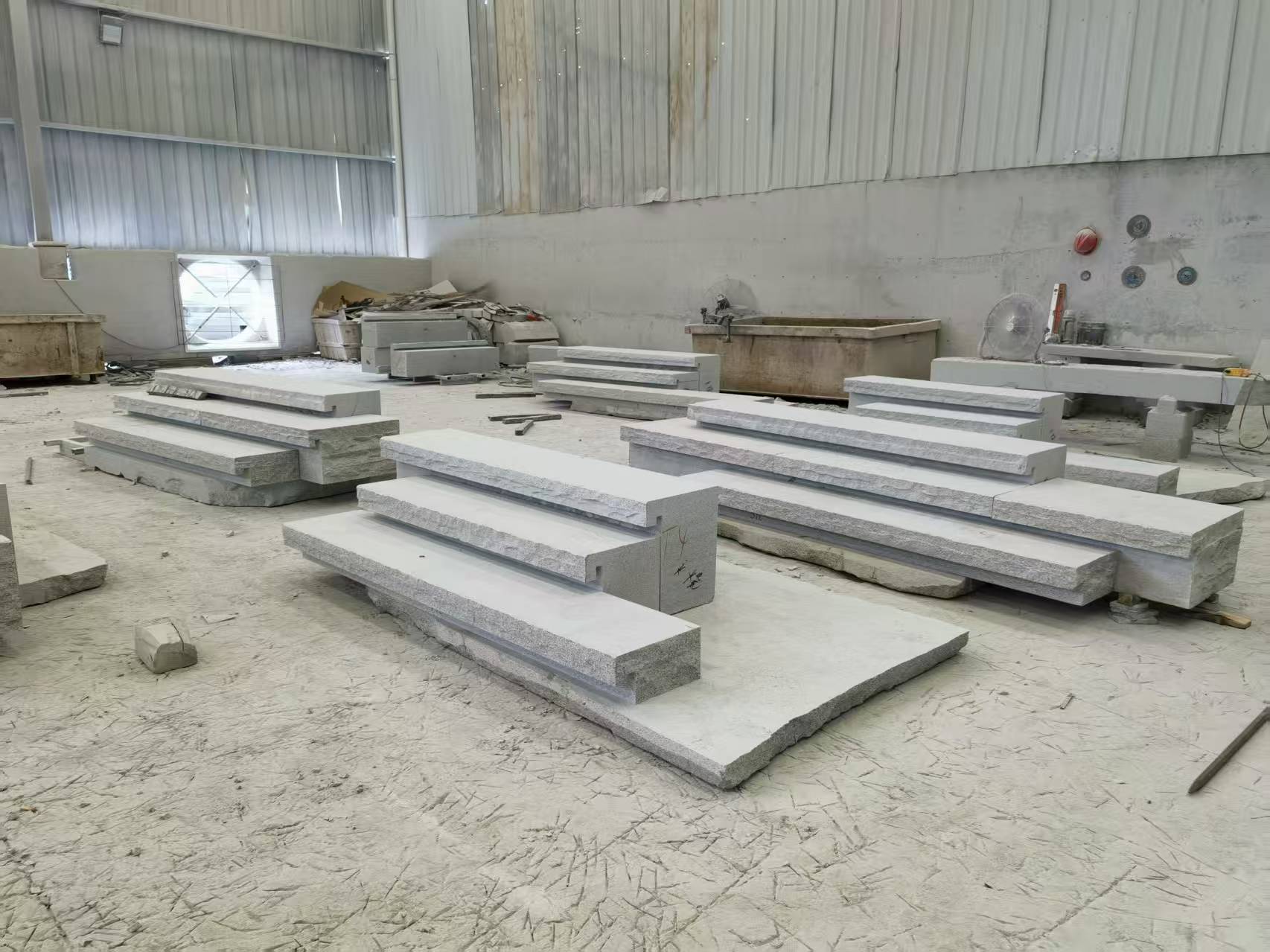 河南 整石台阶（大面火烧+侧面自然面），出货前厂内拼装