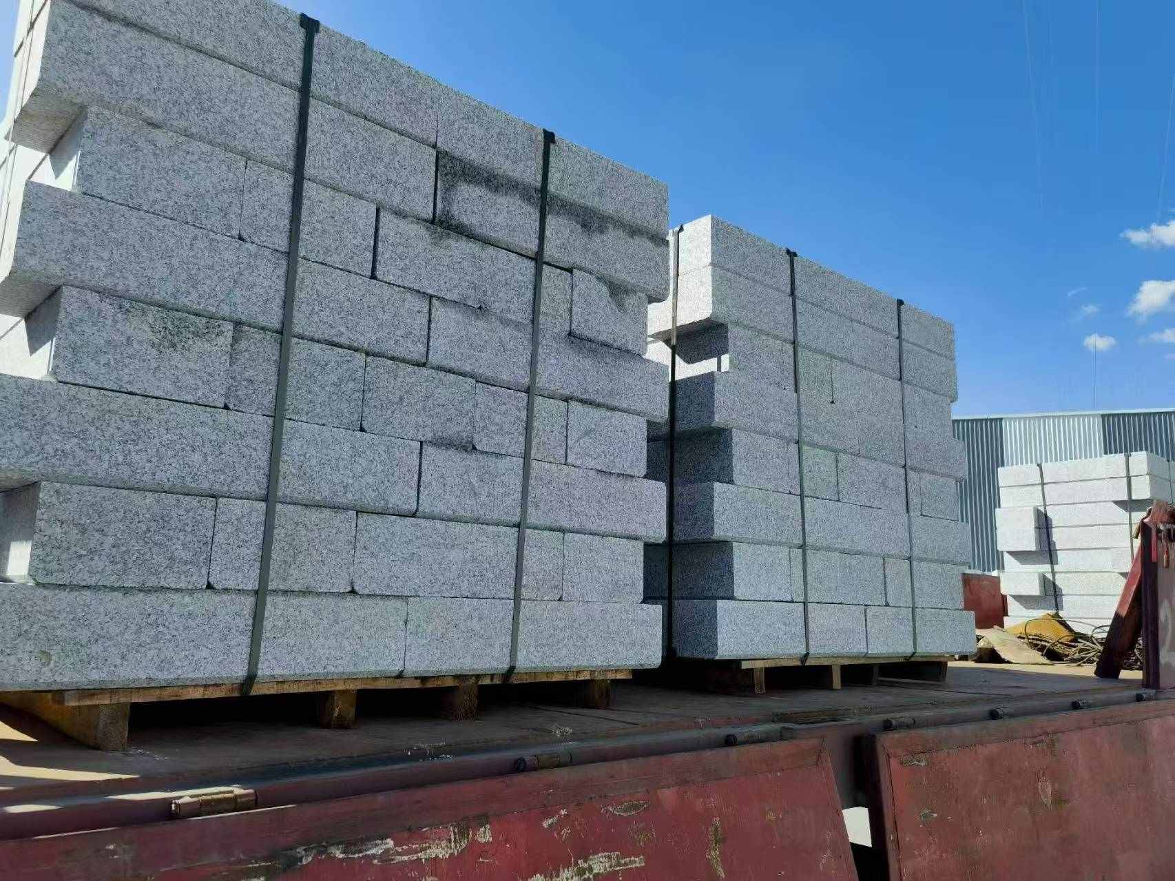 河南 路沿石装车出货