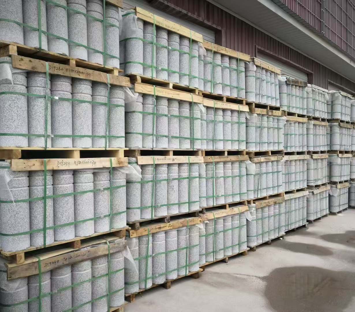 河南 芝麻白挡车柱、阻车桩、隔离柱