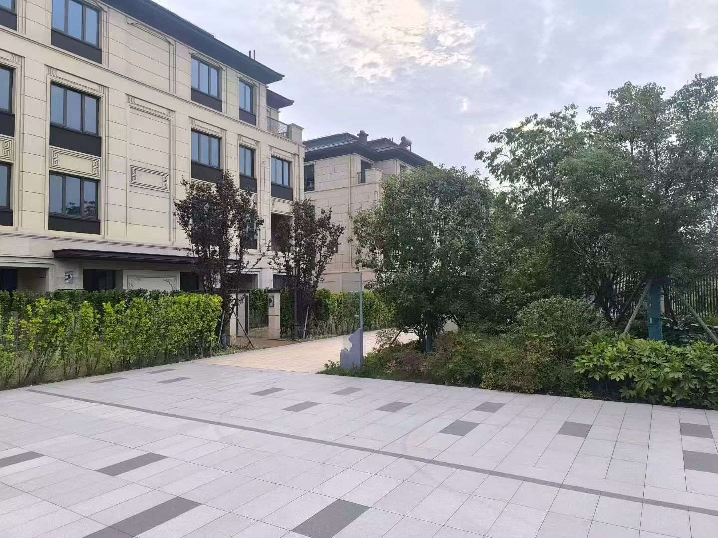 河南 芝麻白与芝麻白搭配铺装，尺寸1200*600