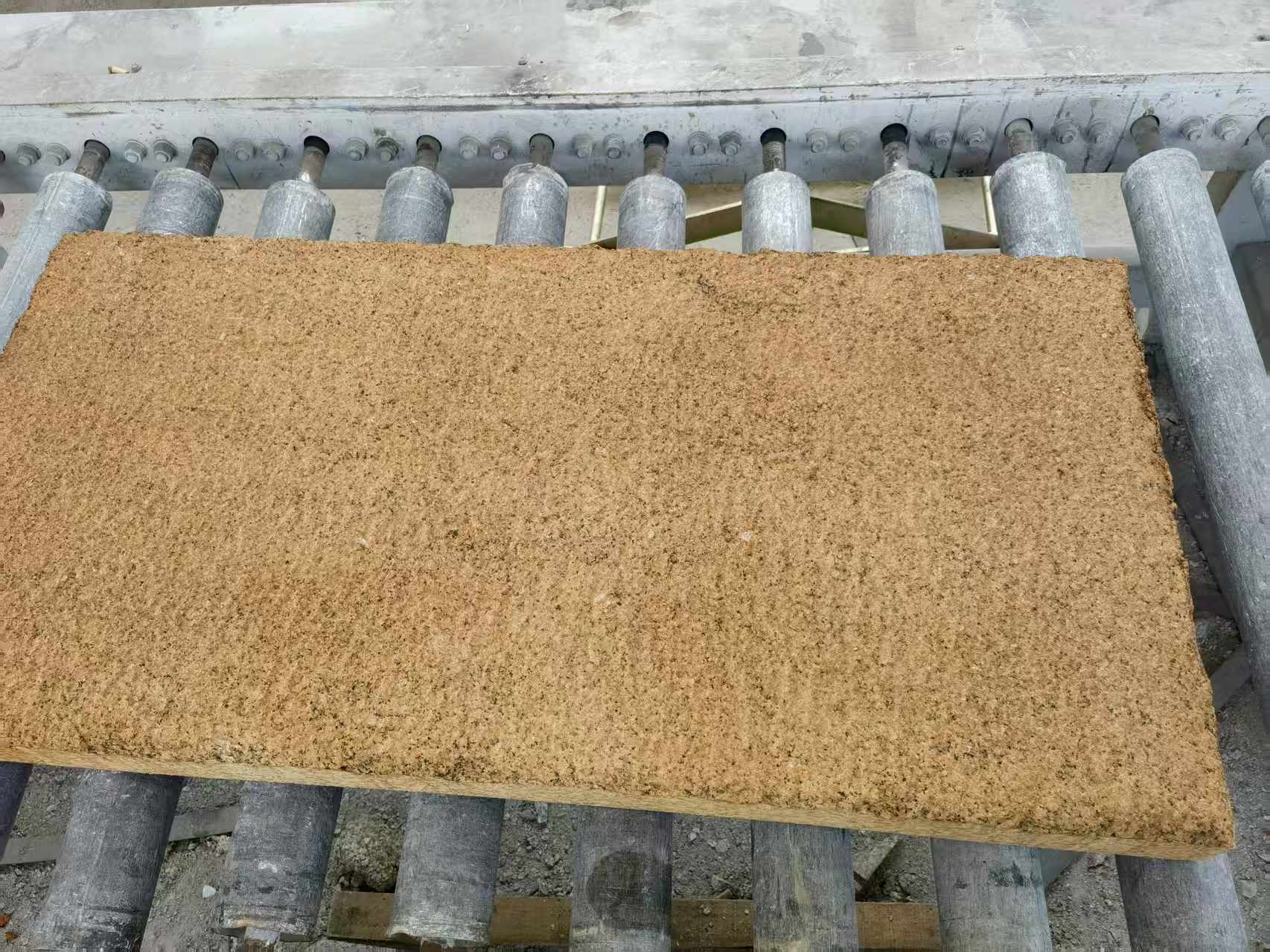 河南 菠萝面老石板，做旧仿古石，流水线生产加工