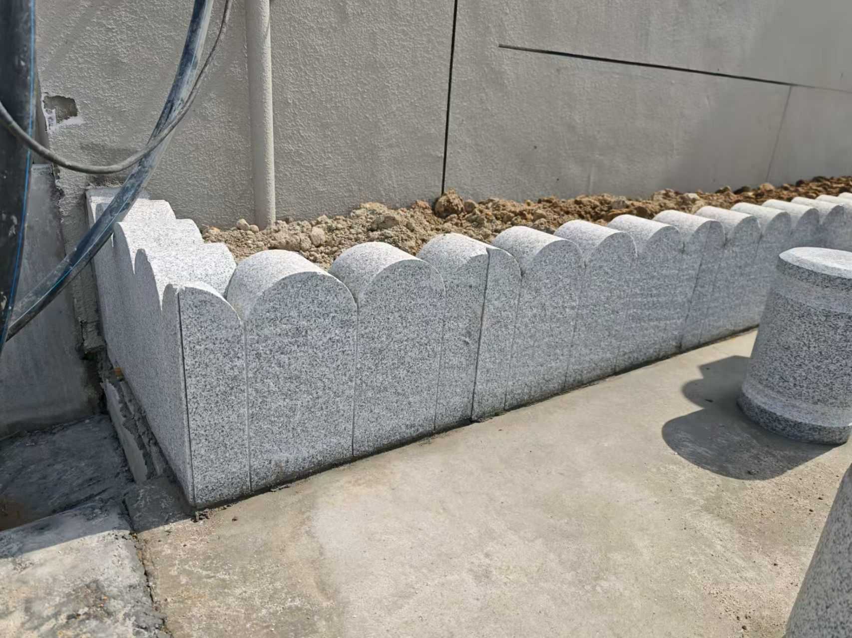 河南 芝麻白花岗岩花边石铺装效果图