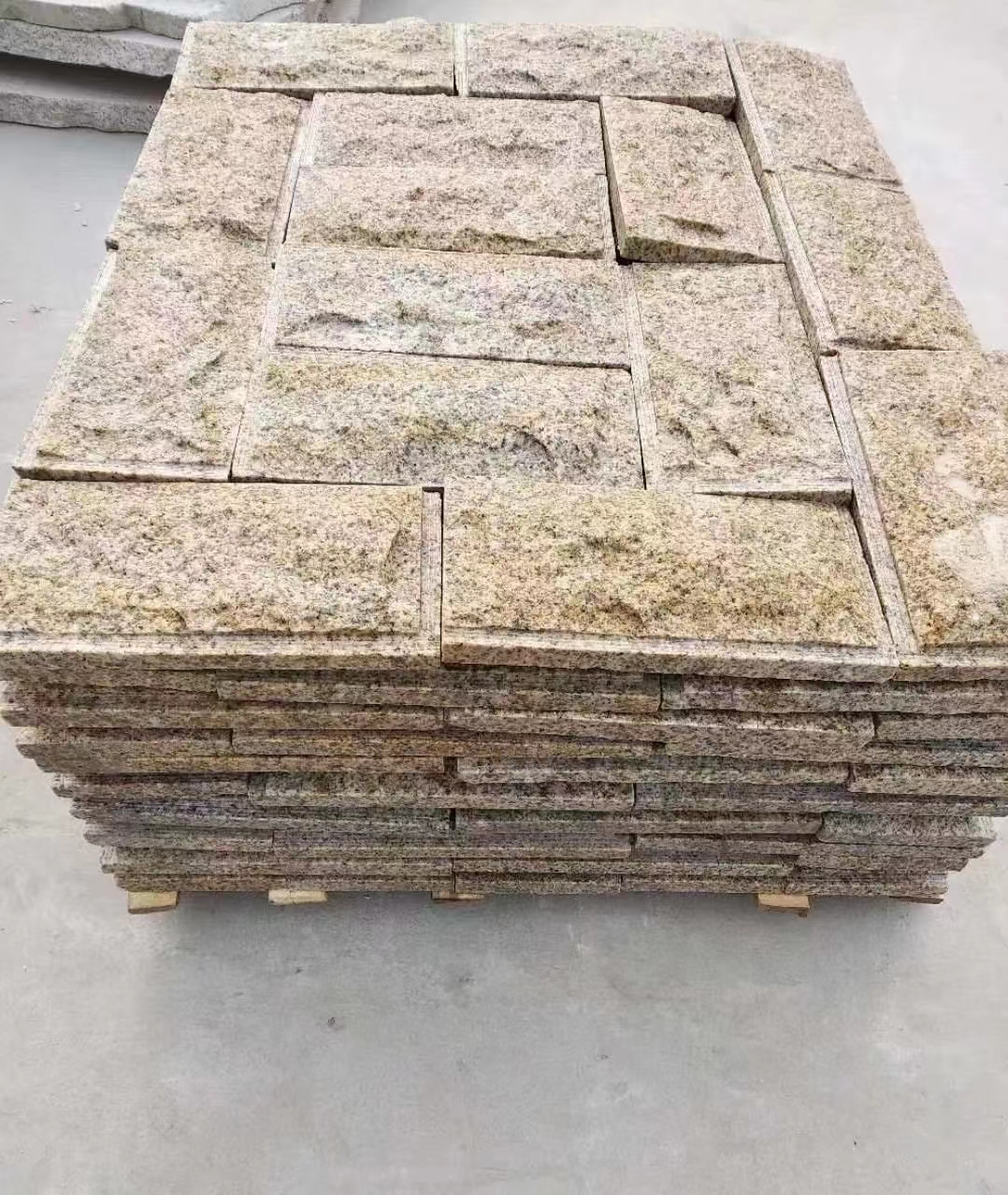 河南黄锈石蘑菇石